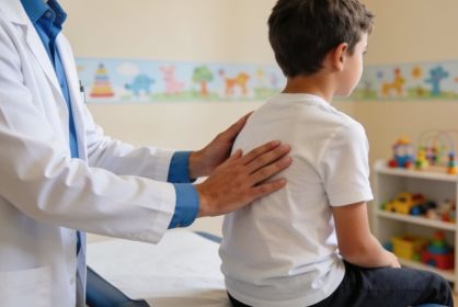 Zwyrodnienia kręgosłupa u dzieci? Najczęstsze dolegliwości, przeciążenia i urazy - porady eksperta